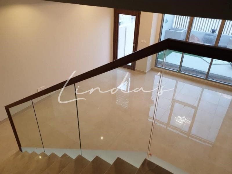 Single Row | Modern | Vacant Soon | Closed Kitchen