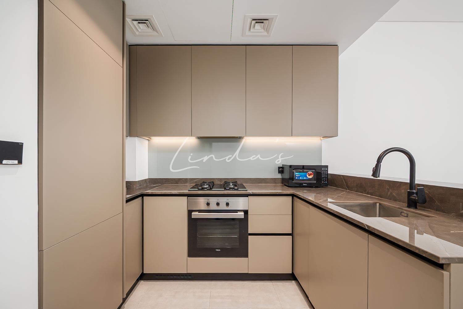 Spacious Upgraded| Canal, Burj view| Newly Furnish