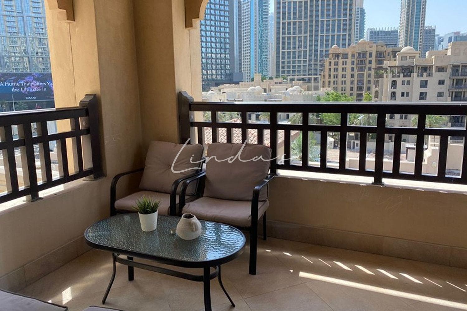 UPGRADED 2 bed | VACANT |Big Layout |