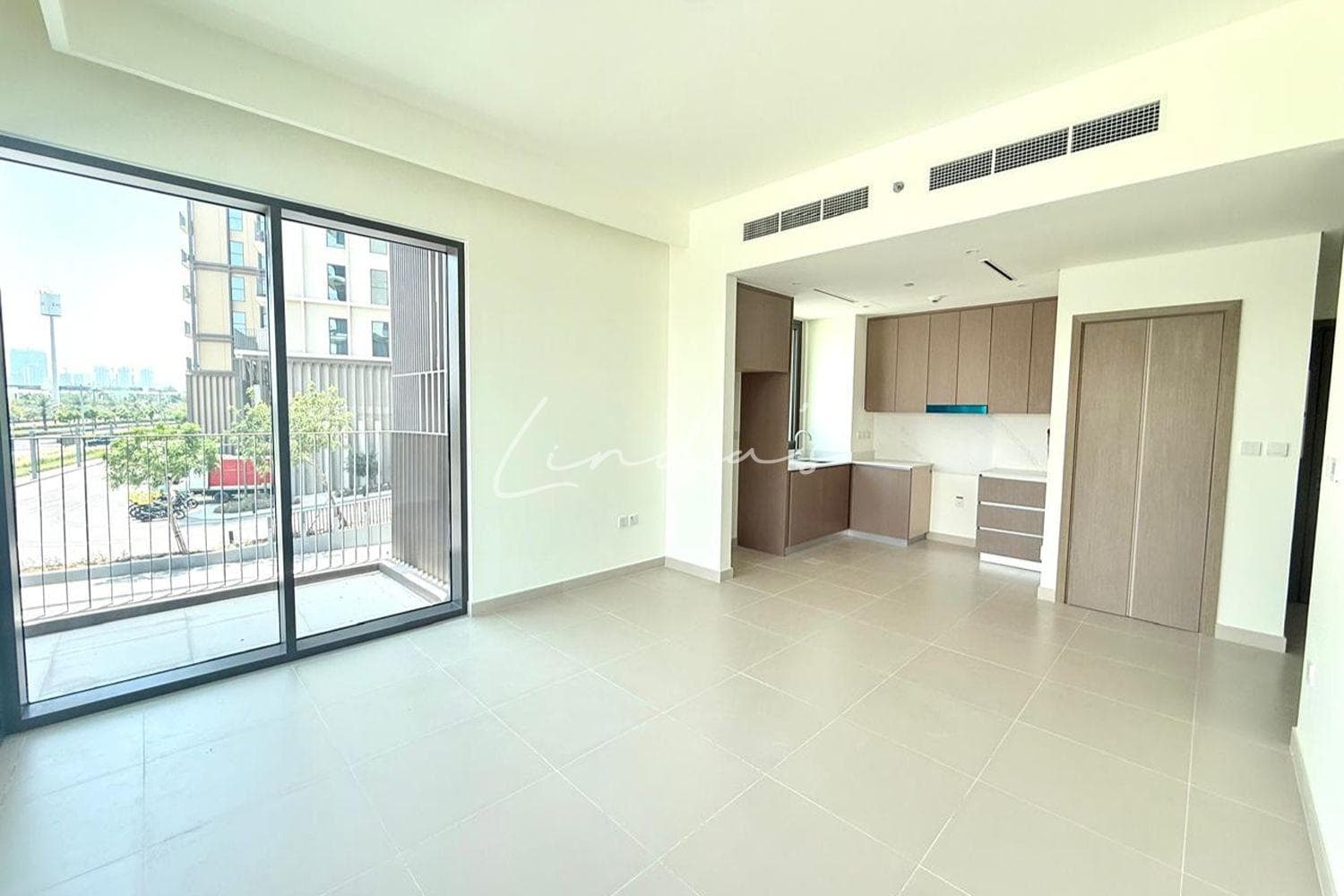 Corner Unit |Large Layout| Brand New |Huge Balcony