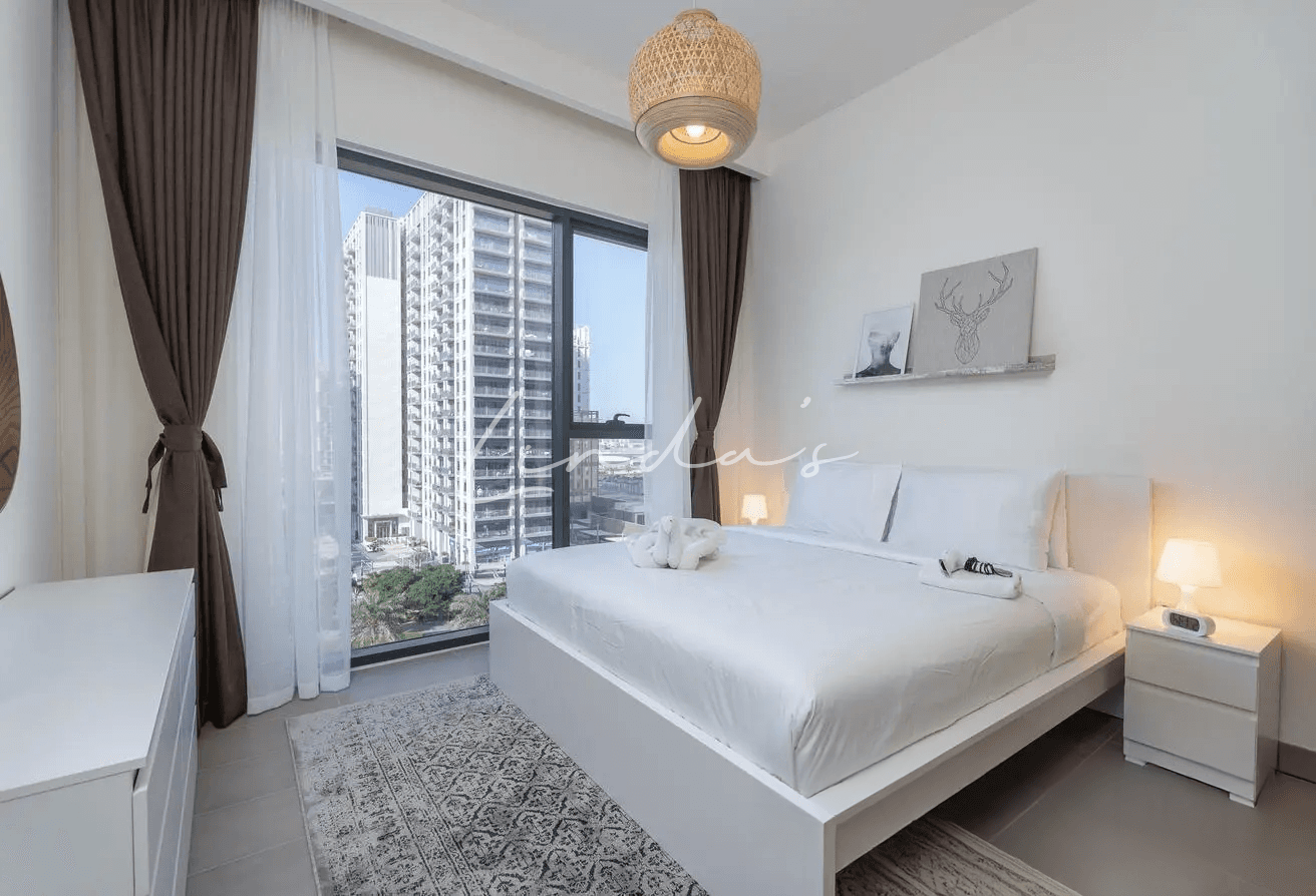 Furnished Apartment | Landmark View | Mid Floor