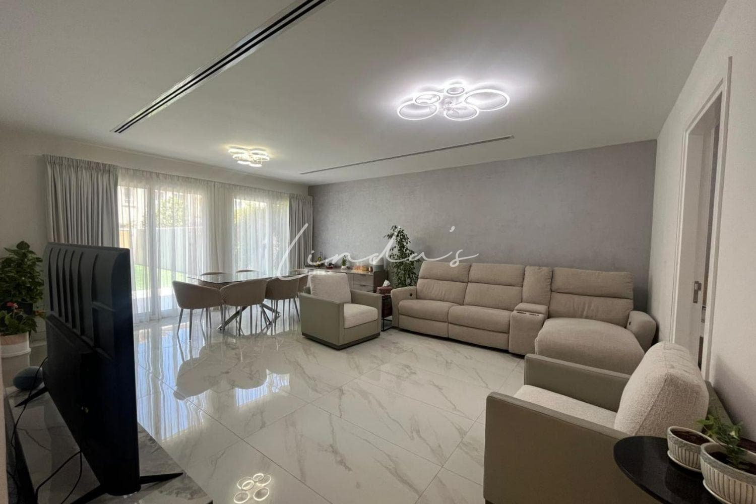 3 Bedrooms | Fully Renovated l Extended