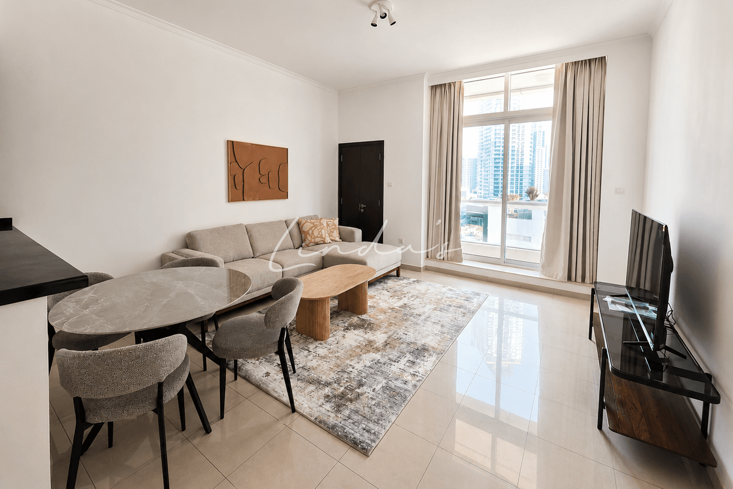Spacious Layout | Bright Unit l Prime Location