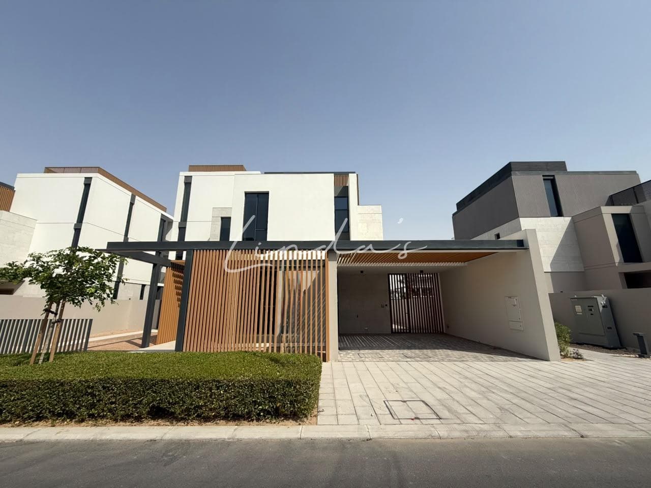 5 bedroom Villa | Single Row | Unfurnished