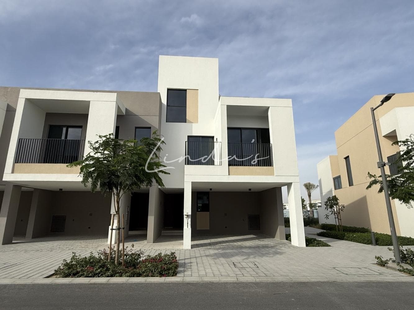 Corner | 4 beds + maid | Brand new | Townhouse