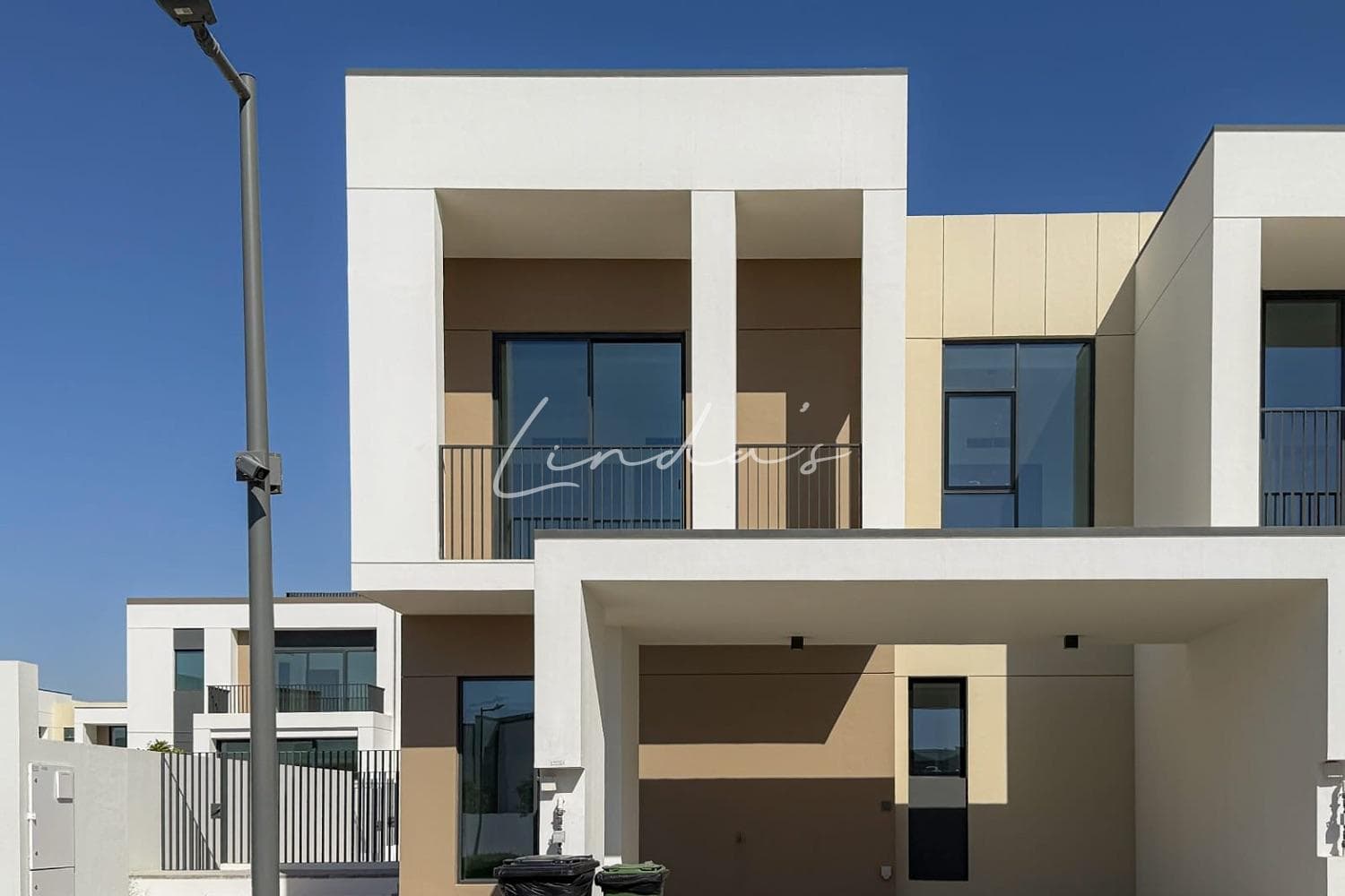 Big corner Unit | Single Row | Vacant and Ready