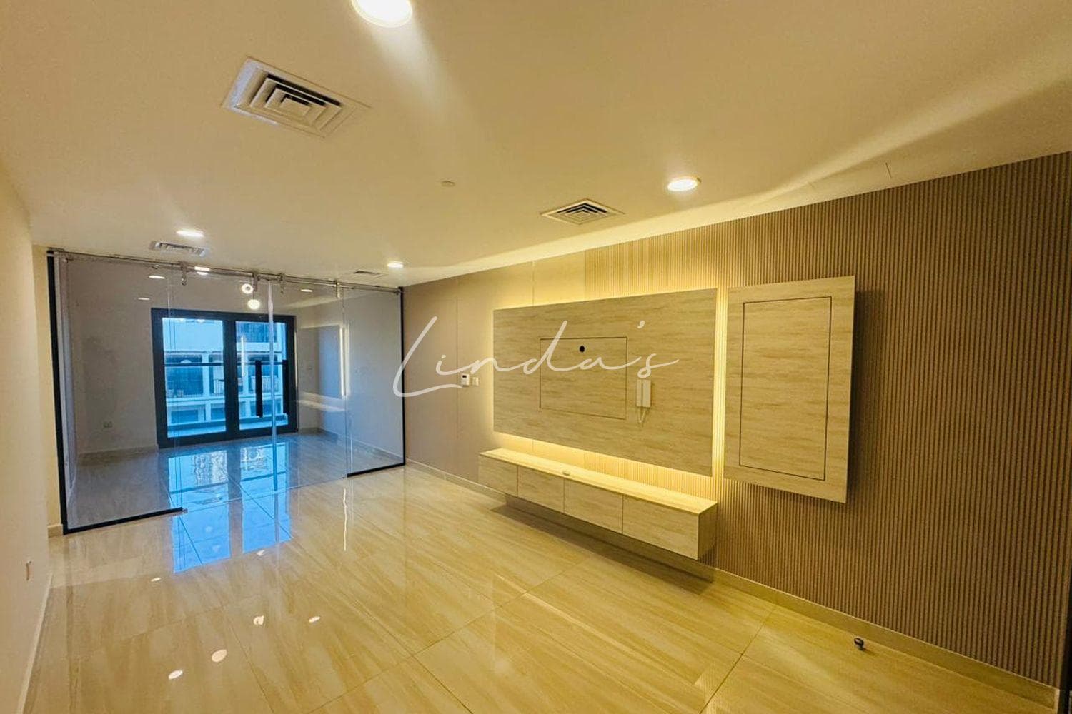 2BR+Maid Room|Upgraded| Big Terrace |Close to Mall