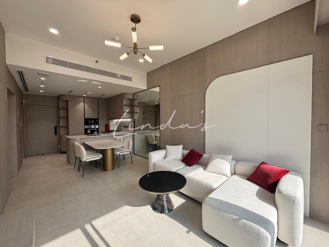 1BR Furnished | Mid Floor | spacious