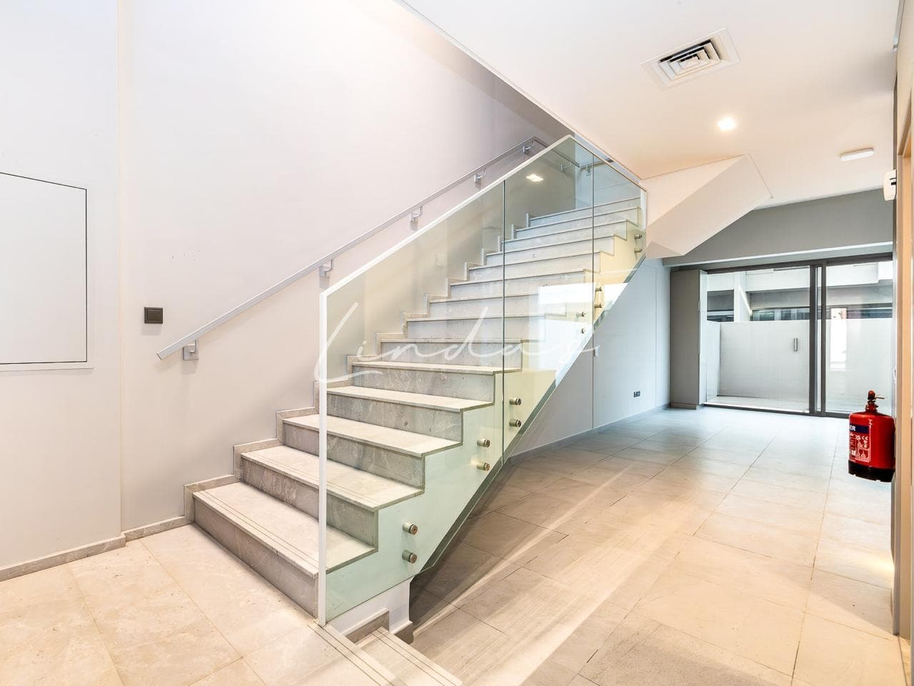 Rare 3-bed corner unit | Fully furnished | Vacant