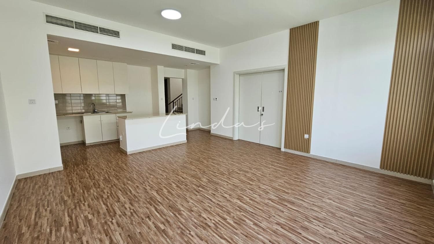 End unit | Upgraded flooring | Ready to move in