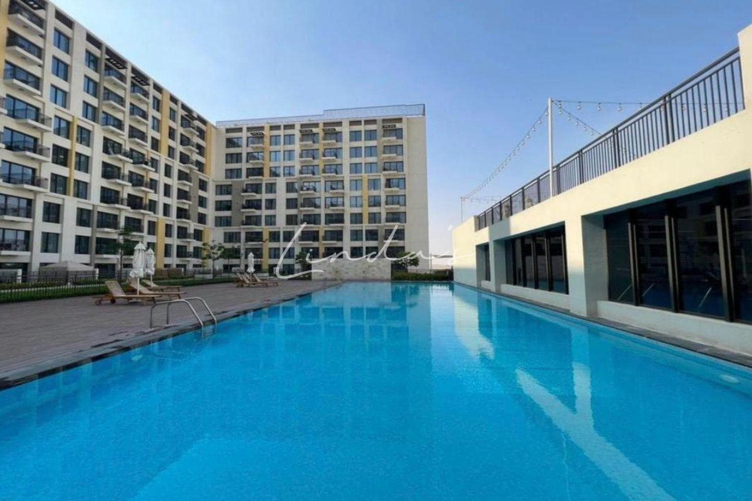 Pool view | Bright | Amazing facilities