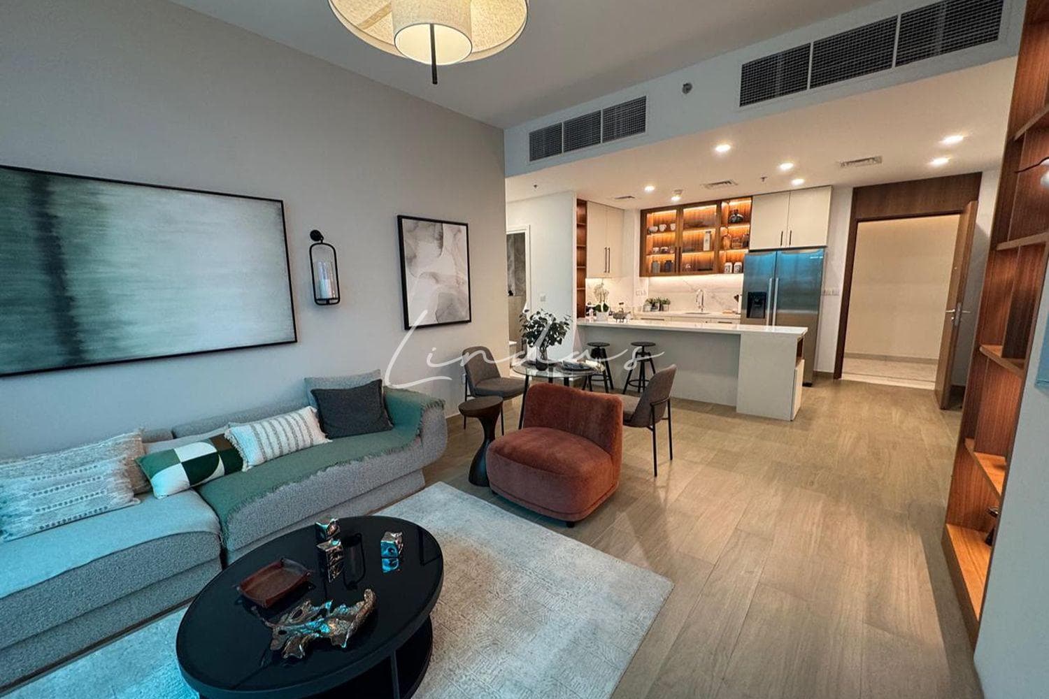 Corner unit | Mid floor| Few steps to central park