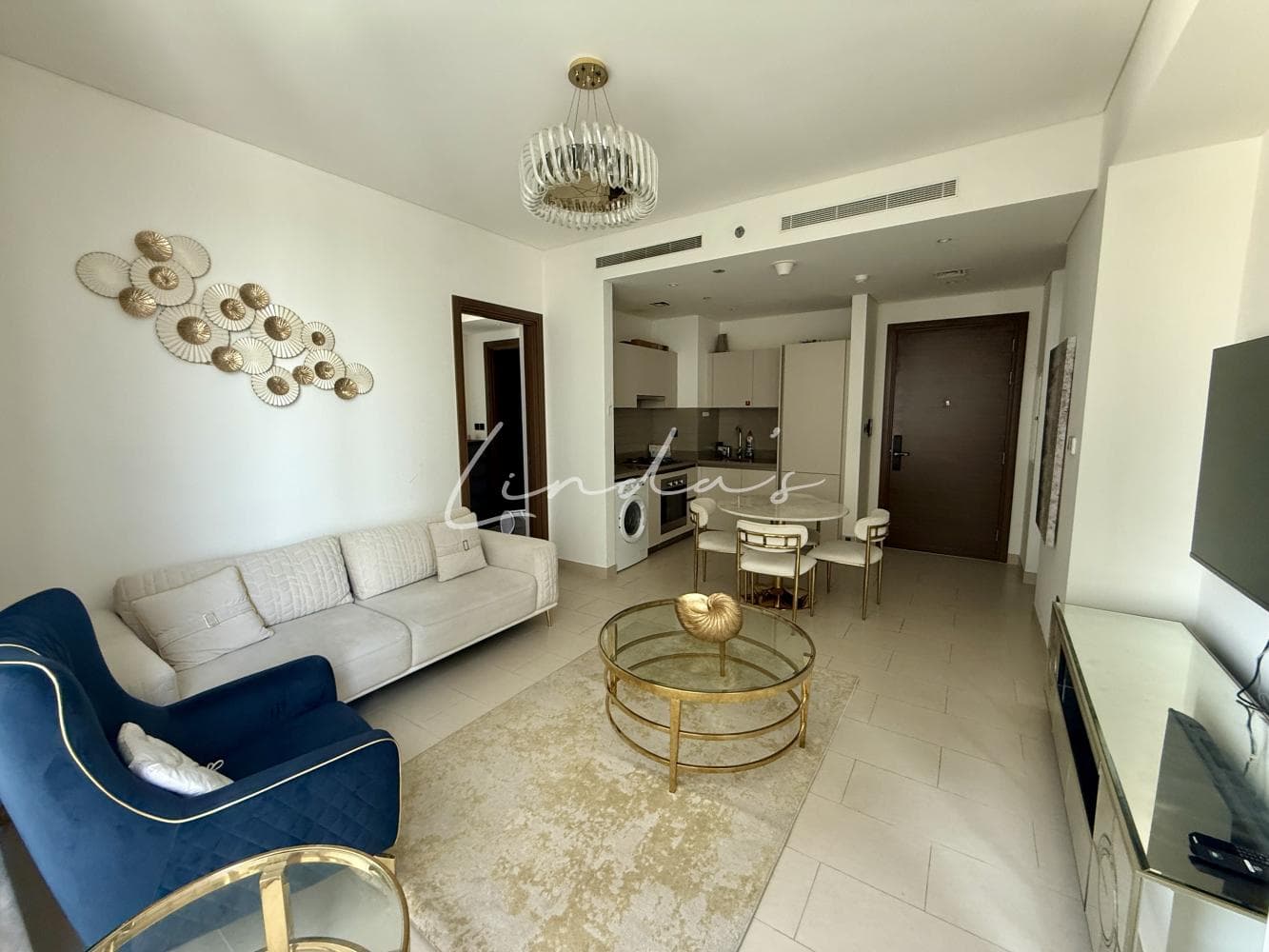 Available now| High floor| Spacious layout