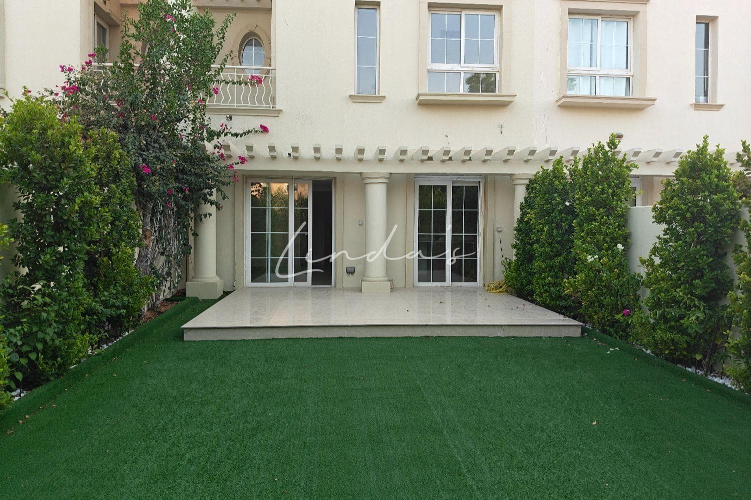 Upgraded Townhouse | Private Garden | Study