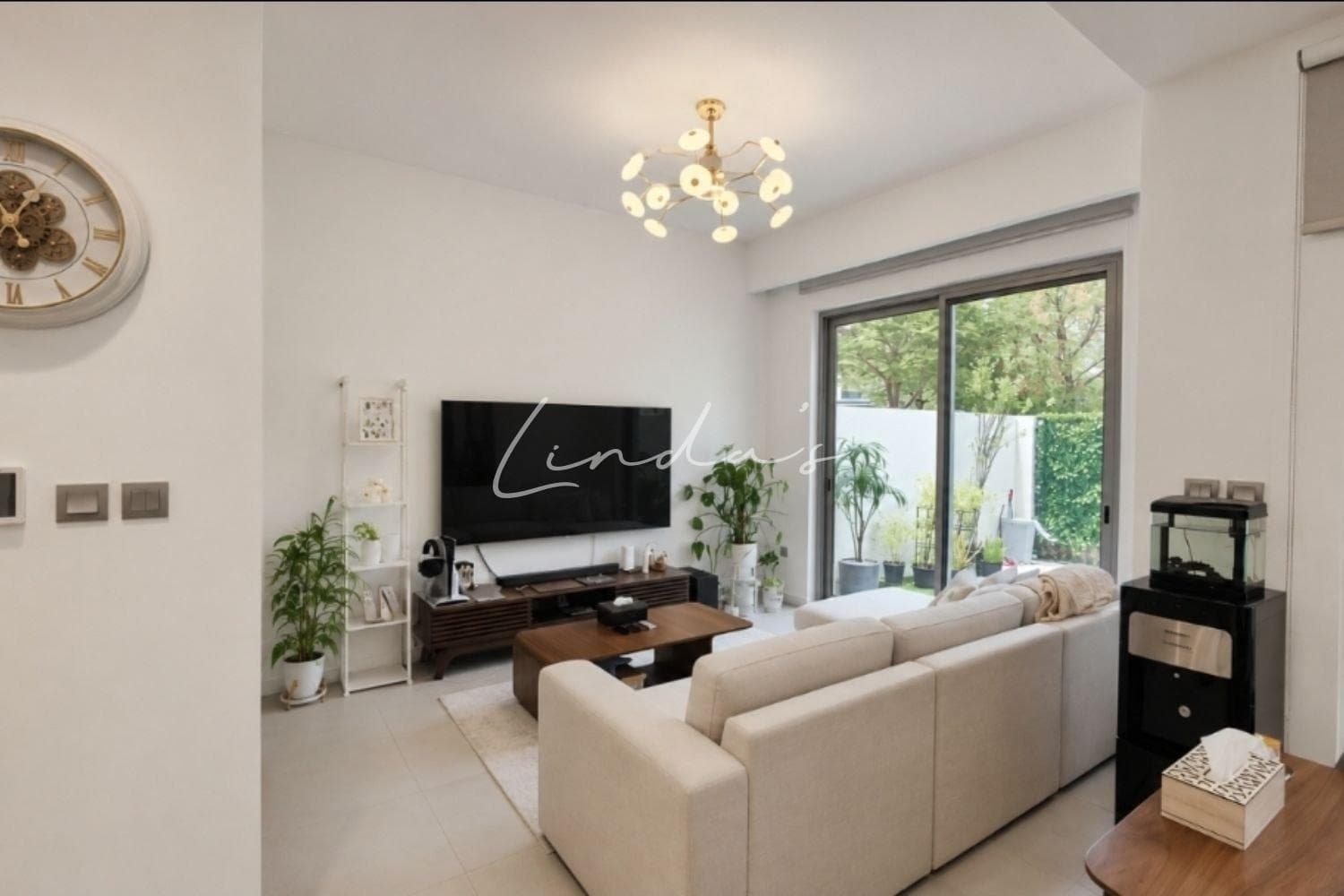 Single Row | Close to Pool and Park | Modern