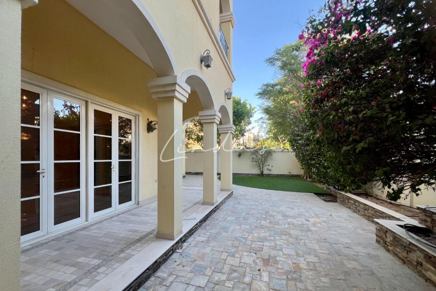 Corner Unit | Spacious | Ready to move in