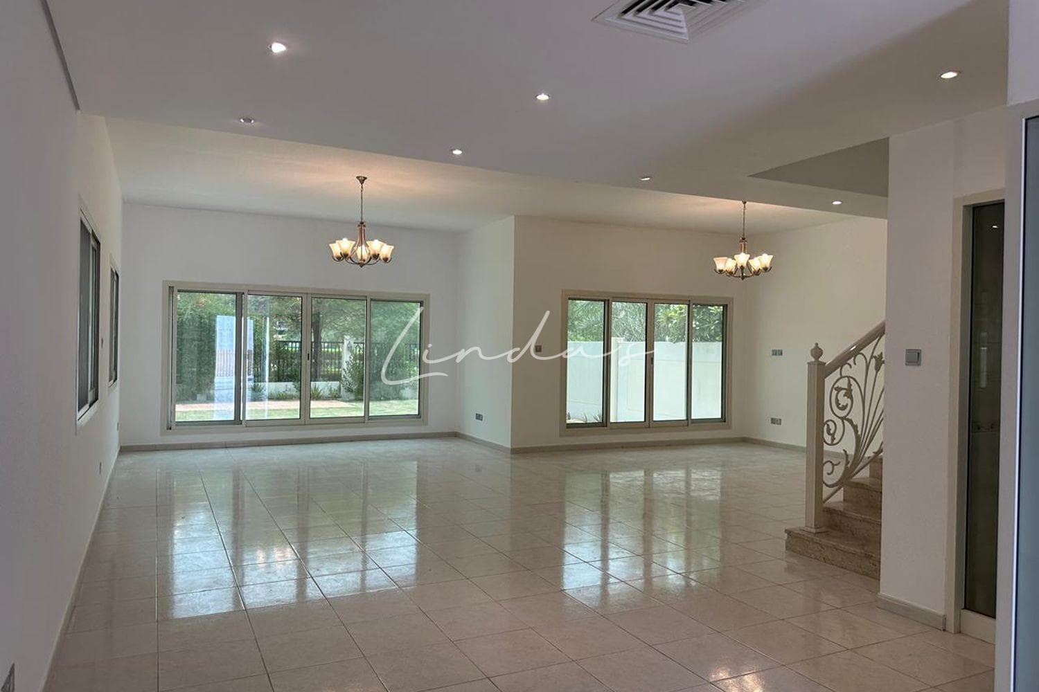 Ready to move |Large family living best location